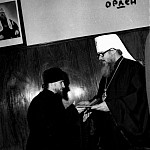 Вручение_митр_Алексием_Редигером_ордена_прп_Сергия_2_степени