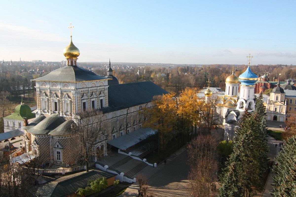 Храмы Свято-Троицкой Сергиевой Лавры. Церковь преподобного Сергия с  Трапезной палатой (Трапезная церковь, 1686-1692 гг.)